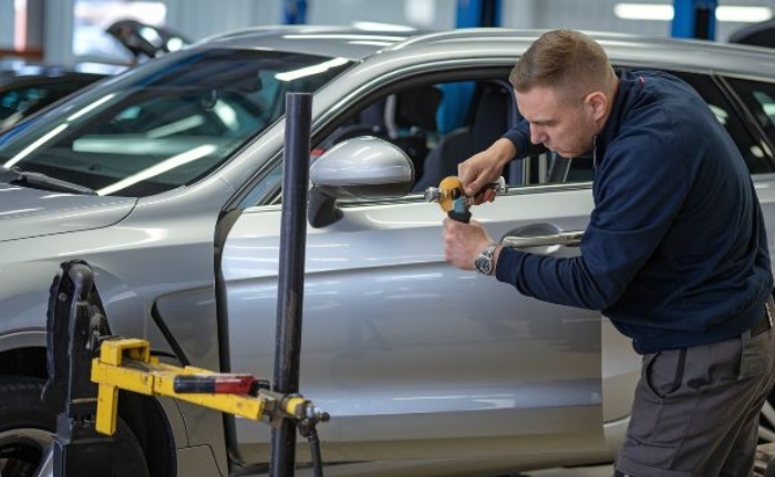 Paintless Dent Repair PDR tech